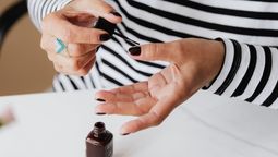 Dile adiós a la mancha de esmalte en tu ropa con estos trucos de limpieza