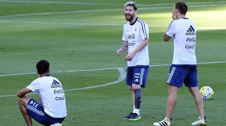 Cartón lleno: con Messi y Mascherano, la Selección se entrenó en Brasil