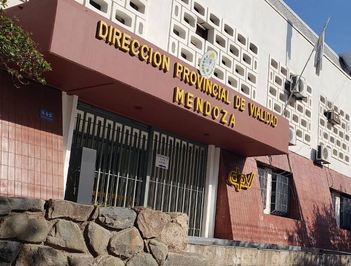 Sede central de la Dirección Provincial de Vialidad. Sede central de la Dirección Provincial de Vialidad.