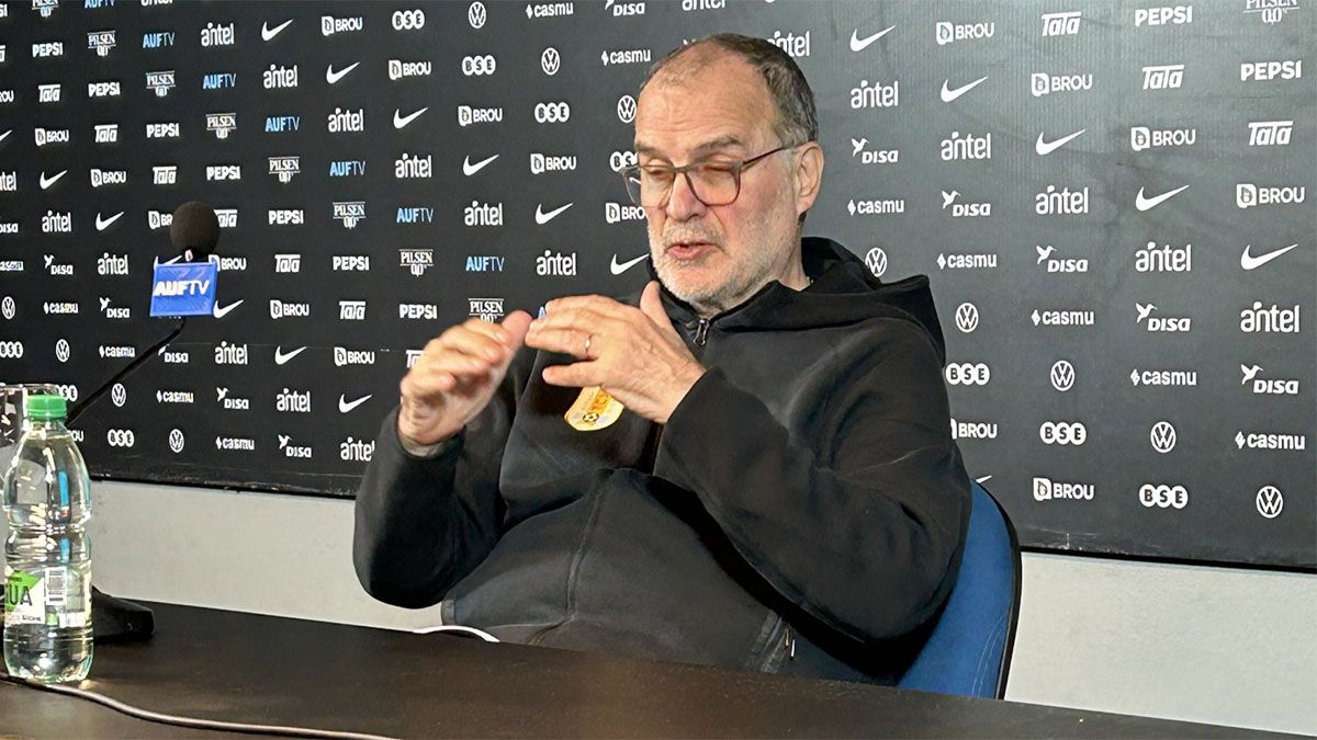 El Loco Bielsa, fie a su estilo, habló con sinceridad sobre el presente de la selección uruguaya.