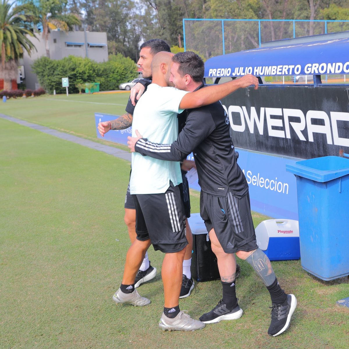Lionel Messi se sumó a la Selección Argentina y saludó a Javier Mascherano, DT de la Sub 20