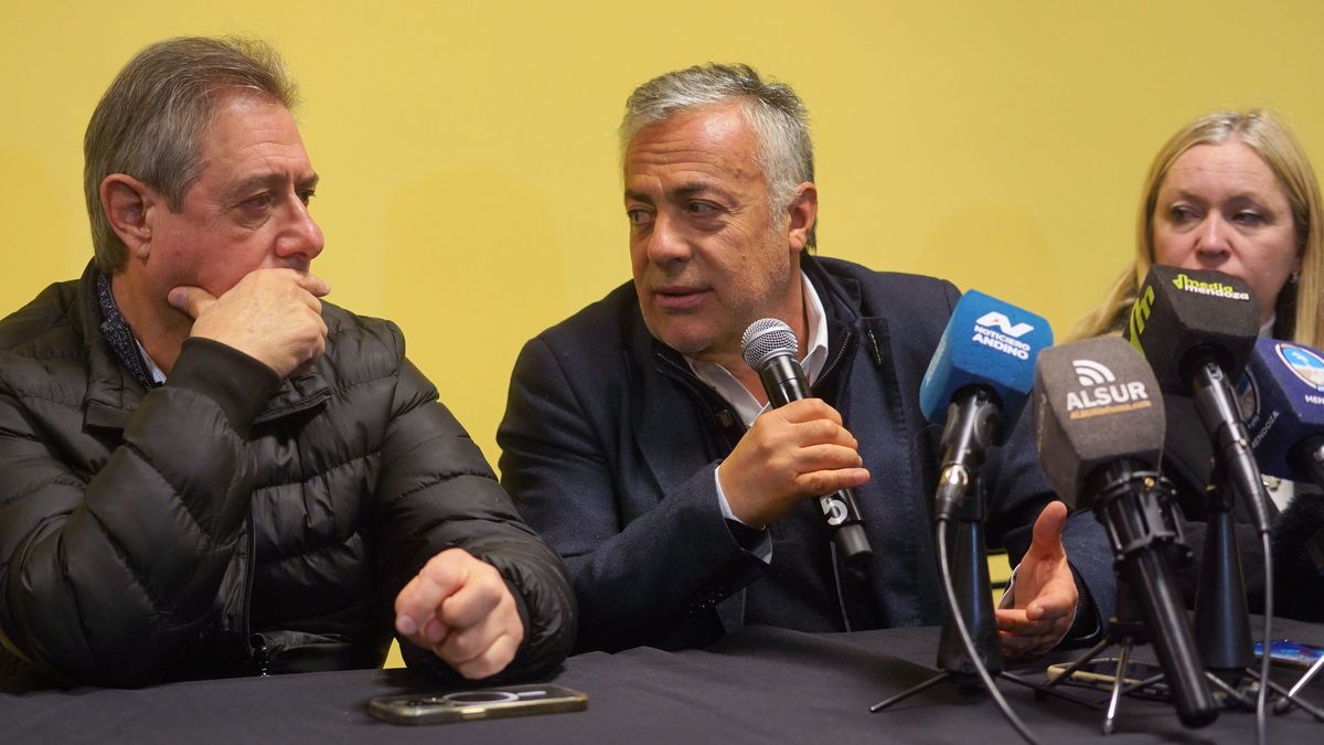 Alfredo Cornejo con el intendente de San Rafael, Omar Félix y la vicegobernadora Hebe Casado. Alfredo Cornejo con el intendente de San Rafael, Omar Félix y la vicegobernadora Hebe Casado.