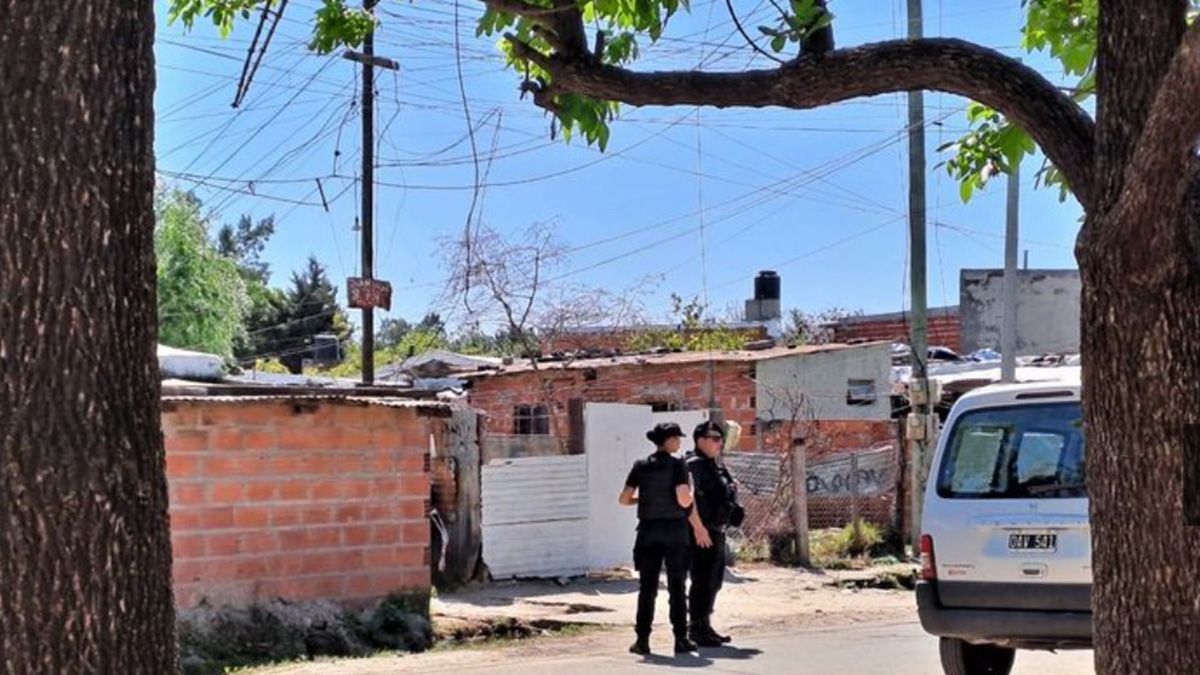 El joven fue encontrado en una casa de pasillo abandonada, en las afueras de Rosario, maniatado, amordazado y con un tiro en la cabeza