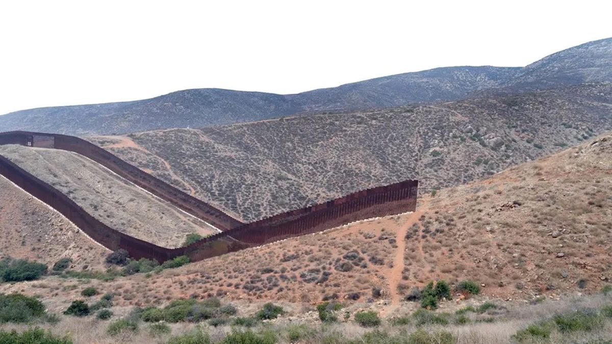 Un tramo del muro que divide el suroeste de Estados Unidos con México