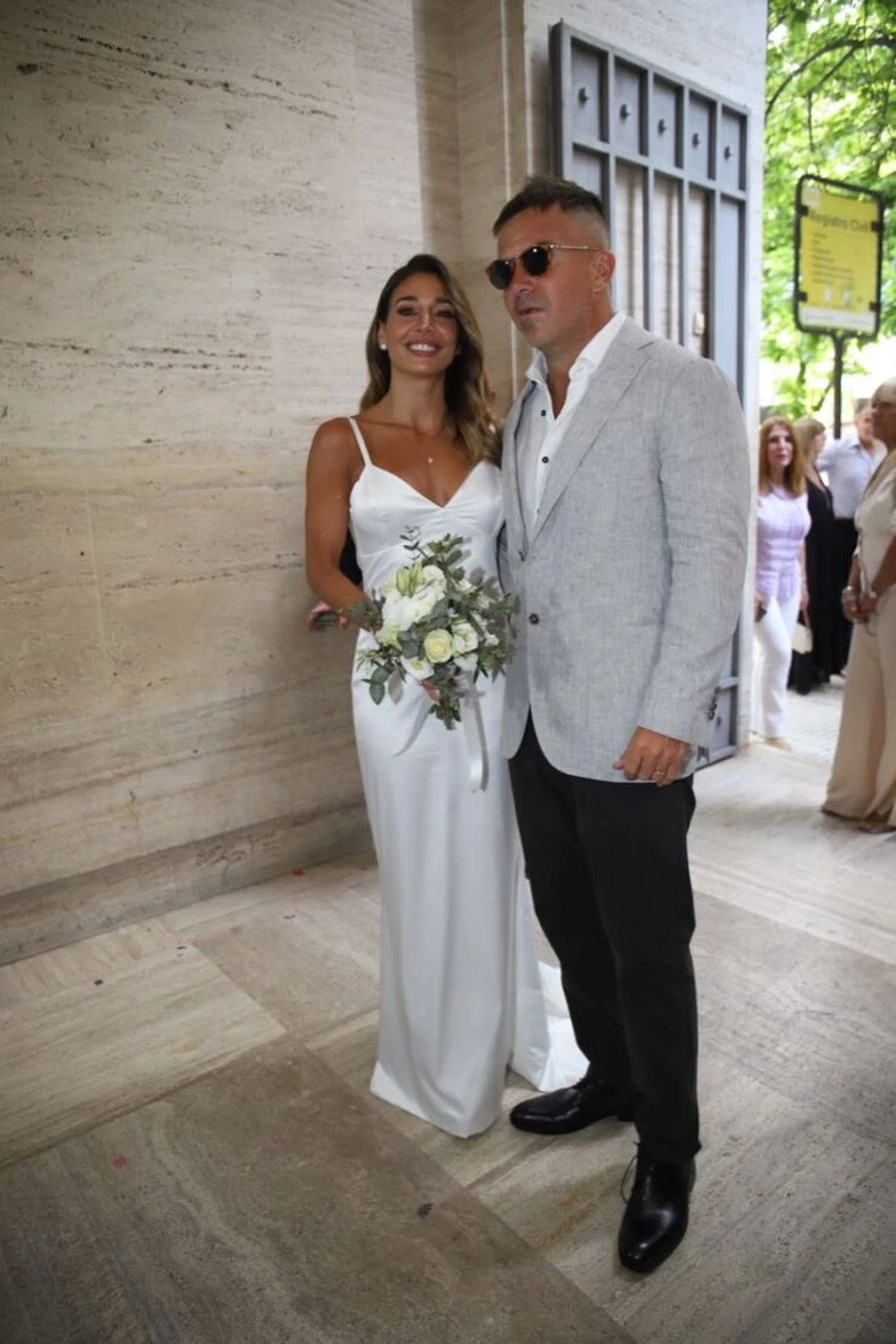 Sol Pérez se casó por civil y se la jugó como nunca con vestido ultra ceñido. Sol Pérez se casó por civil y se la jugó como nunca con vestido ultra ceñido.