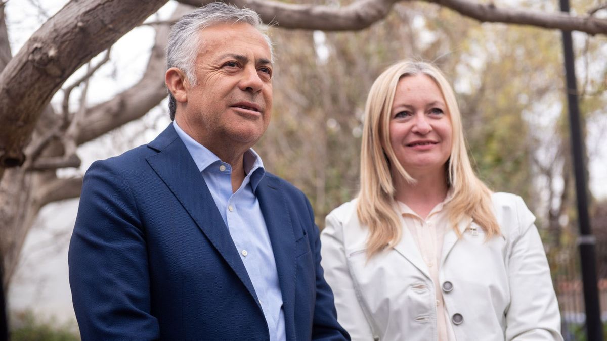 Alfredo Cornejo junto a Hebe Casado, la vicegobernadora electa.
