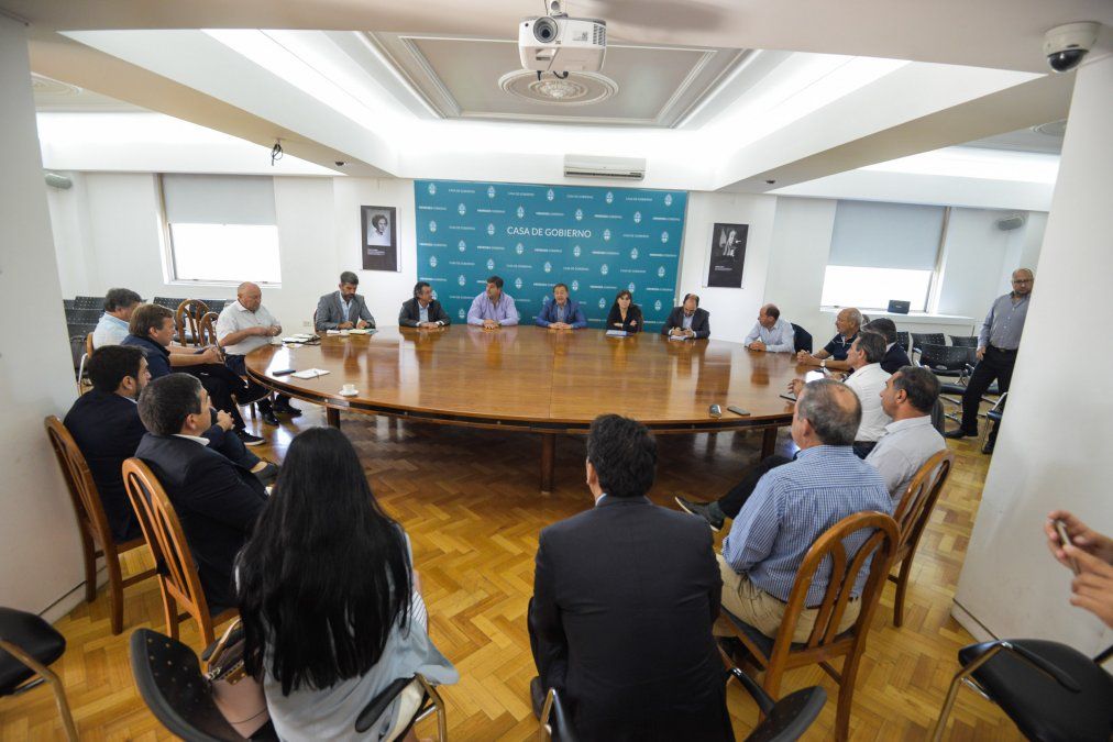 El gobernador Rodolfo Suarez analizará con los intendentes cómo aliviar el Impuesto Automotor sin que eso repercuta demasiado en los ingresos previstos para este 2021.&nbsp;