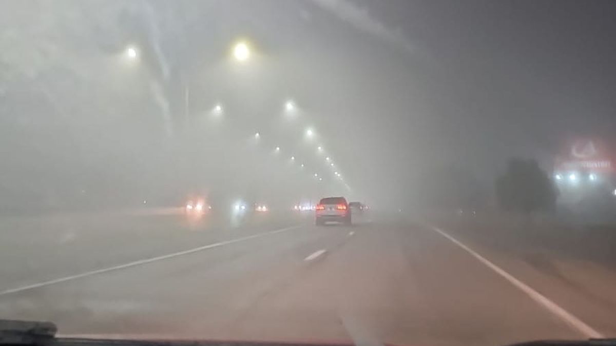 La niebla complicó el tránsito en la primera hora de este lunes. El pronóstico del tiempo adelantó un día agradable. La niebla complicó el tránsito en la primera hora de este lunes. El pronóstico del tiempo adelantó un día agradable.