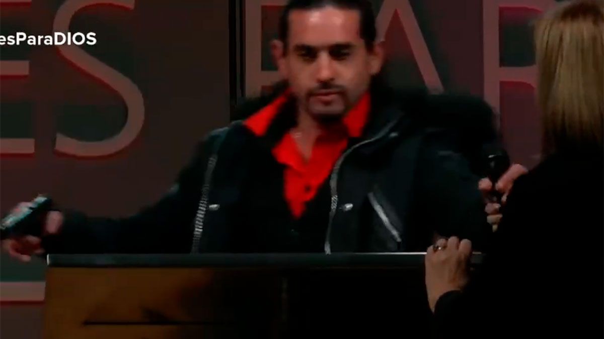 El sujeto fue inmediatamente detenido y le secuestraron una réplica de arma de fuego.