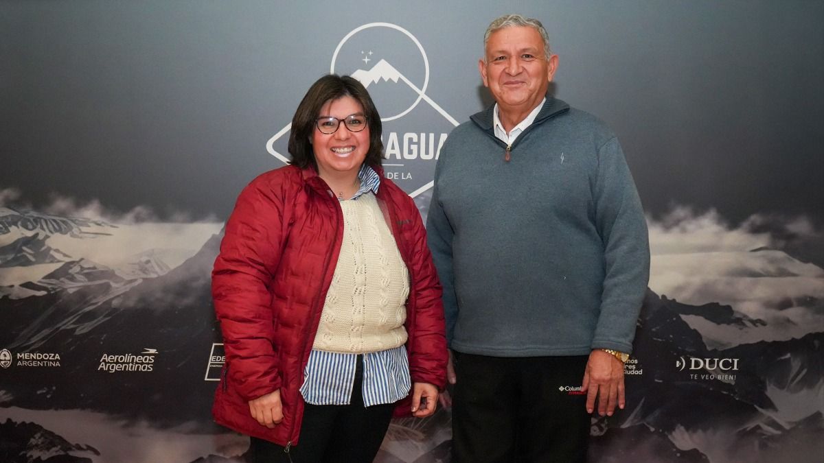 Verónica Montaña y el periodista de Canal 7, Miguel Pelaytay. Verónica Montaña y el periodista de Canal 7, Miguel Pelaytay.