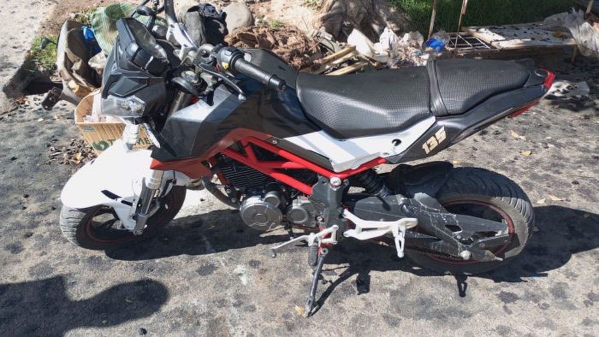 La Policía recuperó dos motos robadas y detuvo a un hombre y una mujer. La Policía recuperó dos motos robadas y detuvo a un hombre y una mujer.