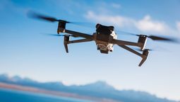 Con drones en reemplazo de naves y pilotos, la empresa busca combatir la sequía en puntos estratégicos de Estados Unidos.