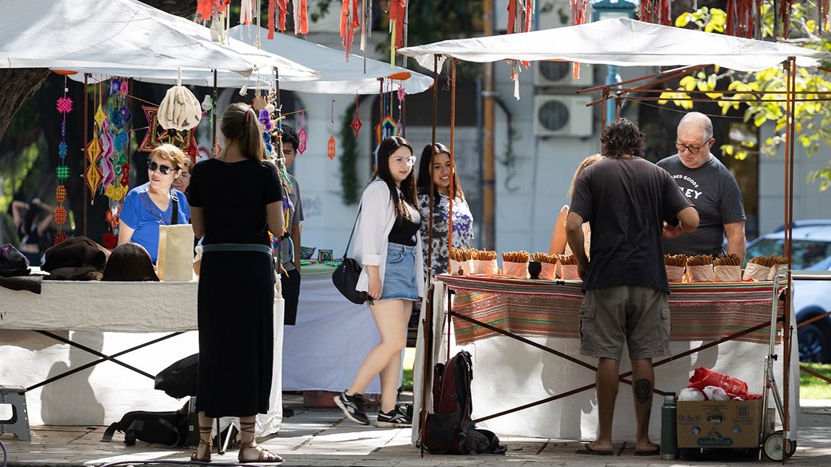 Las ferias artesanales, un gran atractivo turístico en Mendoza. Las ferias artesanales, un gran atractivo turístico en Mendoza.
