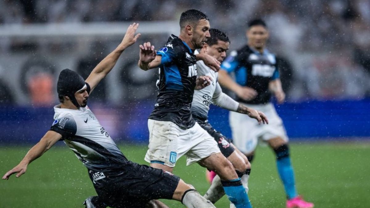 Racing y Corinthians igualaron 2 a 2 en la ida de la semifinal de Copa Sudamericana.