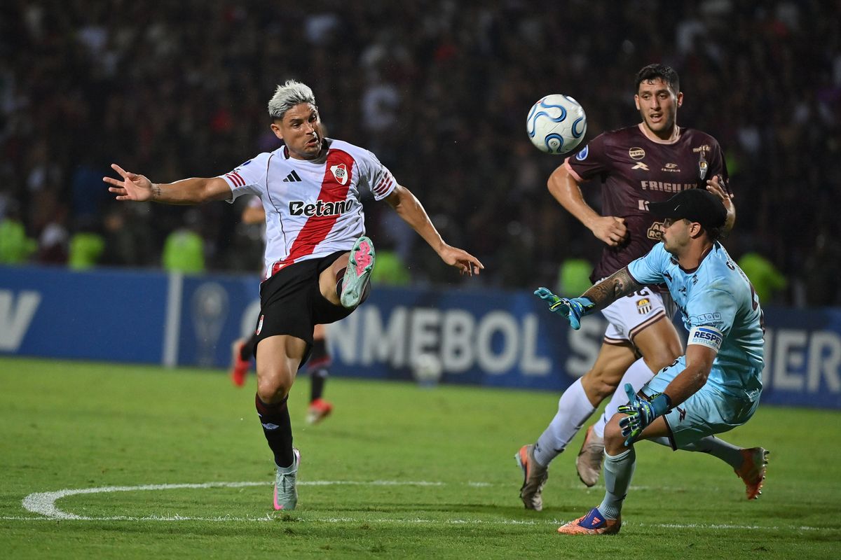 El gol de Salas dejó a River en la puerta de los octavos de final.