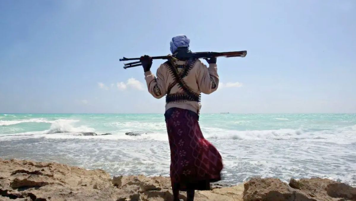 Los piratas modernos ya no buscan tesoros, sino cargamentos estratégicos de combustibles.