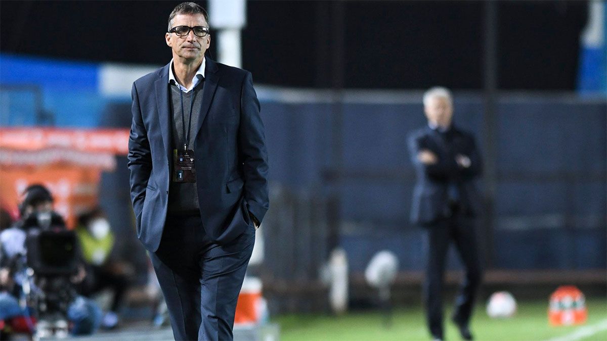 Juan Antonio Pizzi no es más el entrenador de Racing