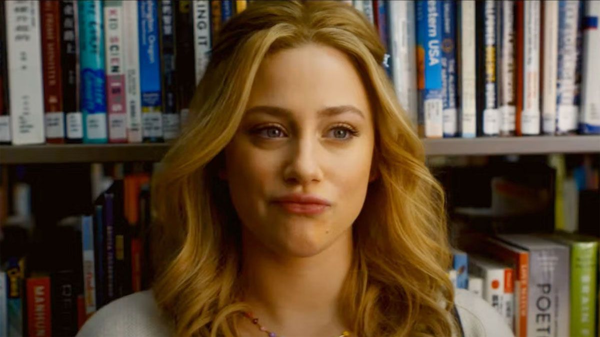 La actriz Lili Reinhart interpreta a Natalie Bennett en la película de Netflix.