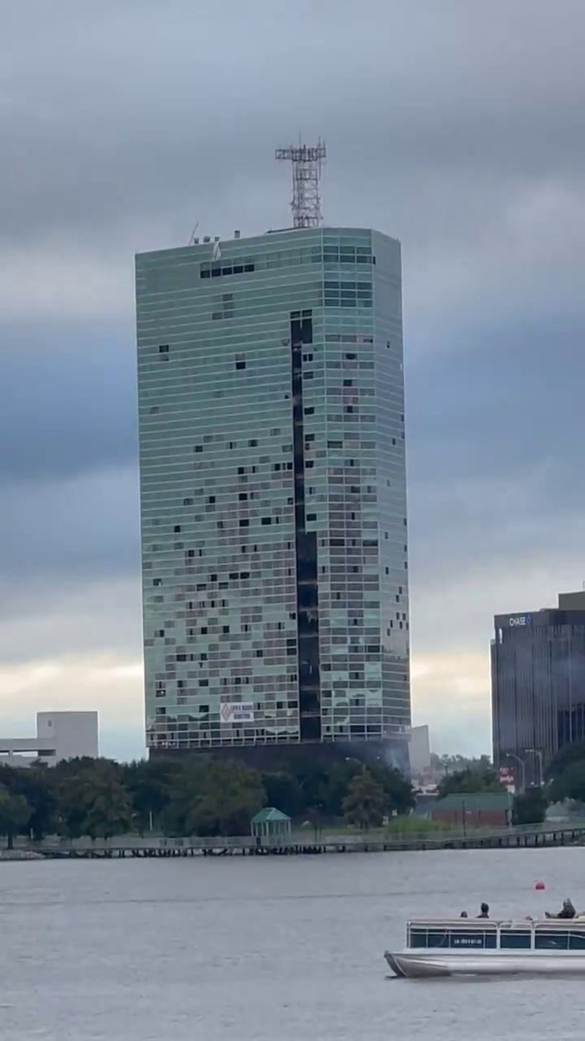 Así lucía la torre Hertz antes de ser demolida. Así lucía la torre Hertz antes de ser demolida.