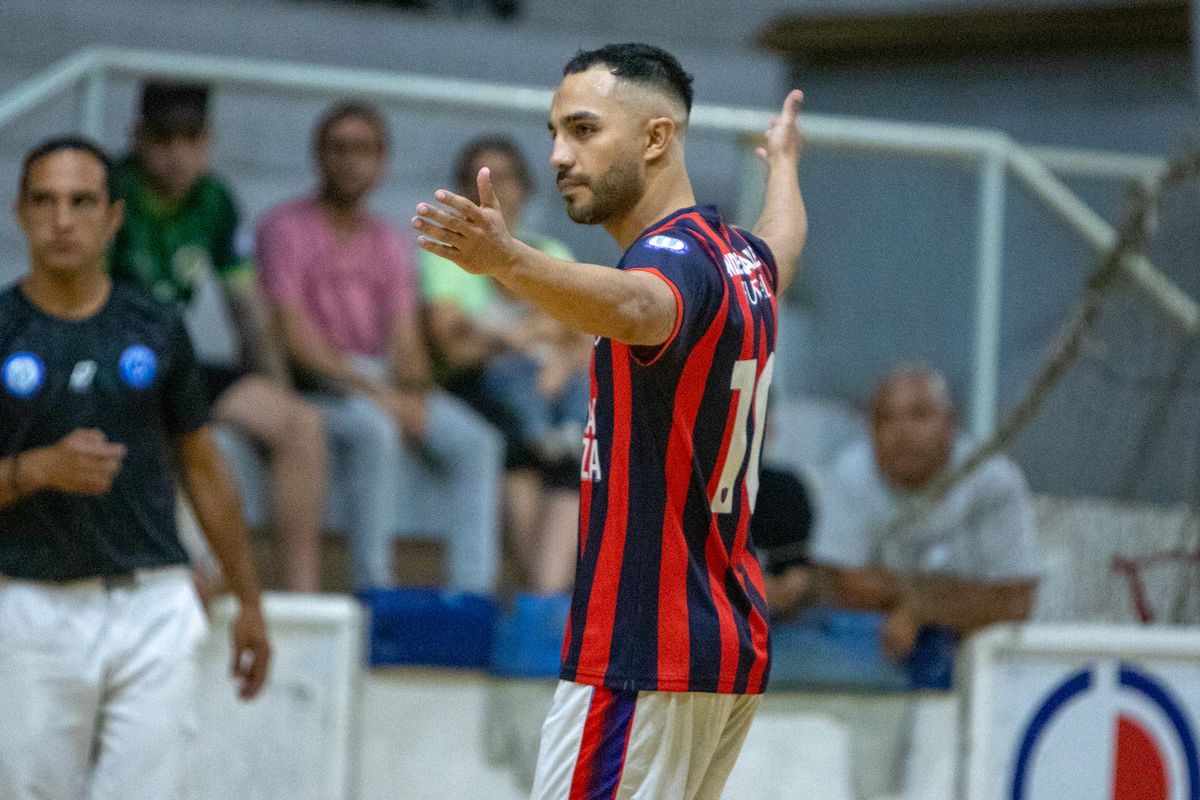 El festejo de Lucas Rodr&iacute;guez tras convertir el penal del t&iacute;tulo para Andes Talleres.