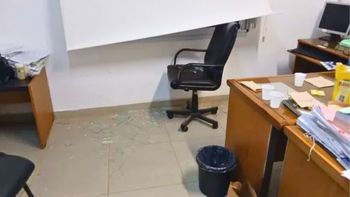 Un jurado popular absolvió a un hombre y una turba los atacó: los daños que causó