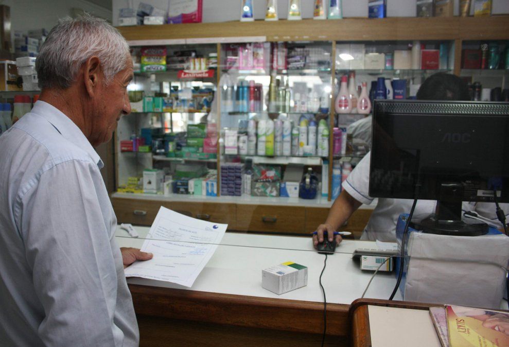 Los jubilados que perciban más de $388.500 ya no tendrán cobertura total de los medicamentos. Imagen ilustrativa.