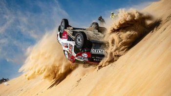 Video: así vivió Fernando Alonso desde la cabina el accidente que tuvo en el Dakar