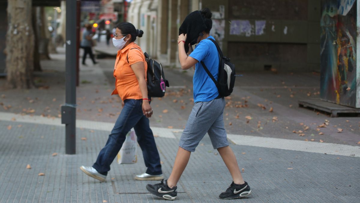 El Zonda se hará sentir hasta el miércoles.