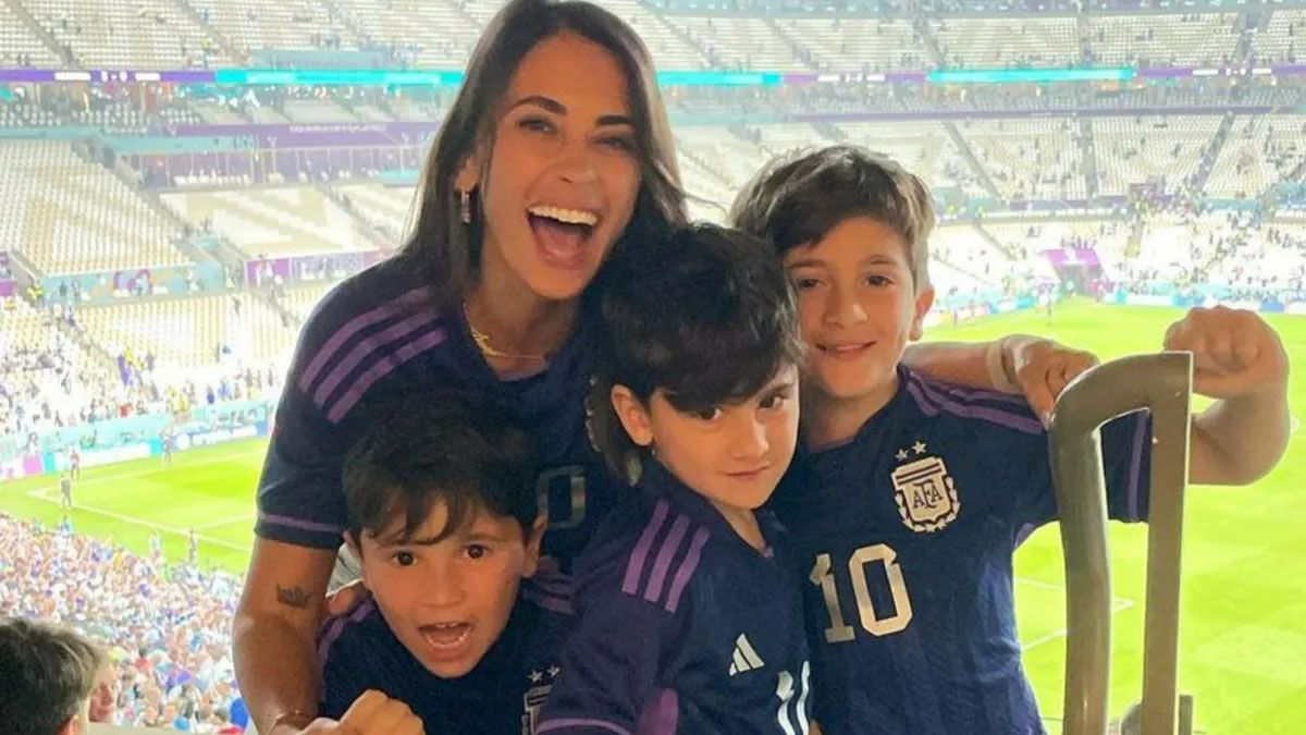 Antonela Roccuzzo y sus hijos.