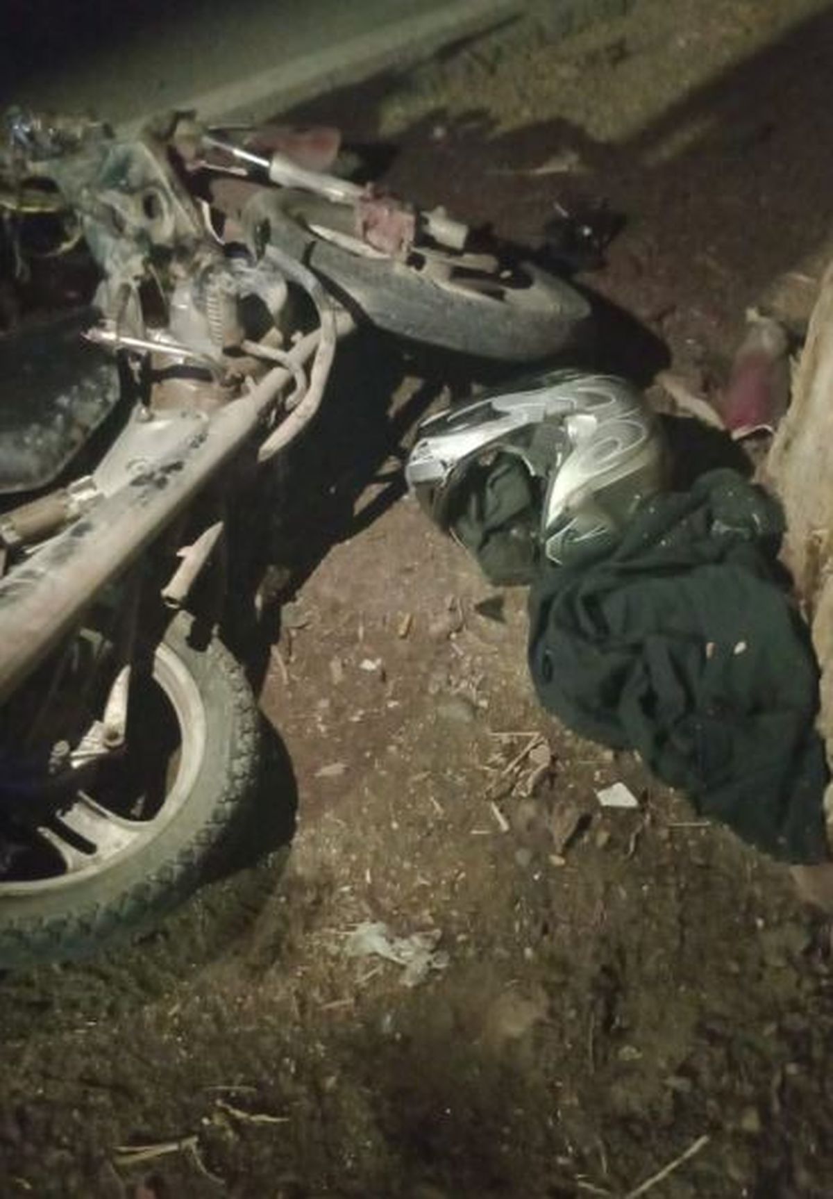 La moto del infortunado conductor que muri&oacute; en Maip&uacute;.