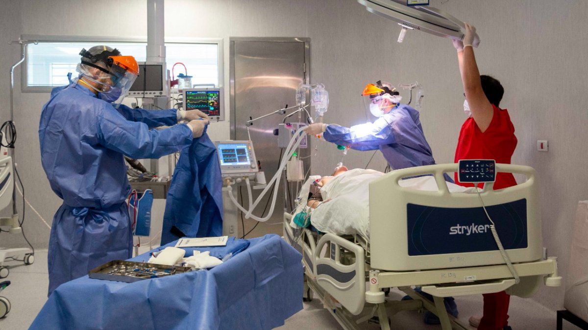 El nivel de ocupación de las camas de terapia intensiva creció en el Gran Mendoza del 62% la semana pasada al 65,8% esta semana y ese dato podría incidir a la hora de definir futuras restricciones.&nbsp;