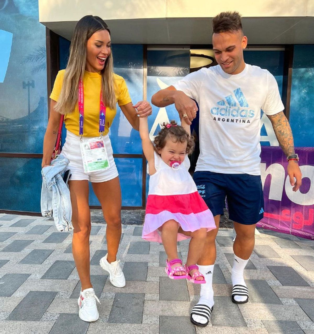 Lautaro Martínez recibió la visita de su pareja, Agustina Gandolfo y su hija Nina