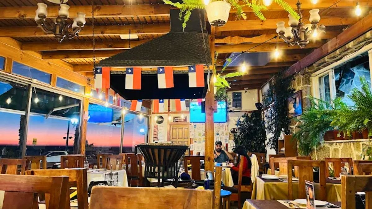 El restaurante también ofrece otras comidas típicas de la gastronomía chilena. El restaurante también ofrece otras comidas típicas de la gastronomía chilena.