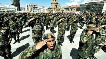Evo Morales condiciona el ascenso de militares al buen estado físico