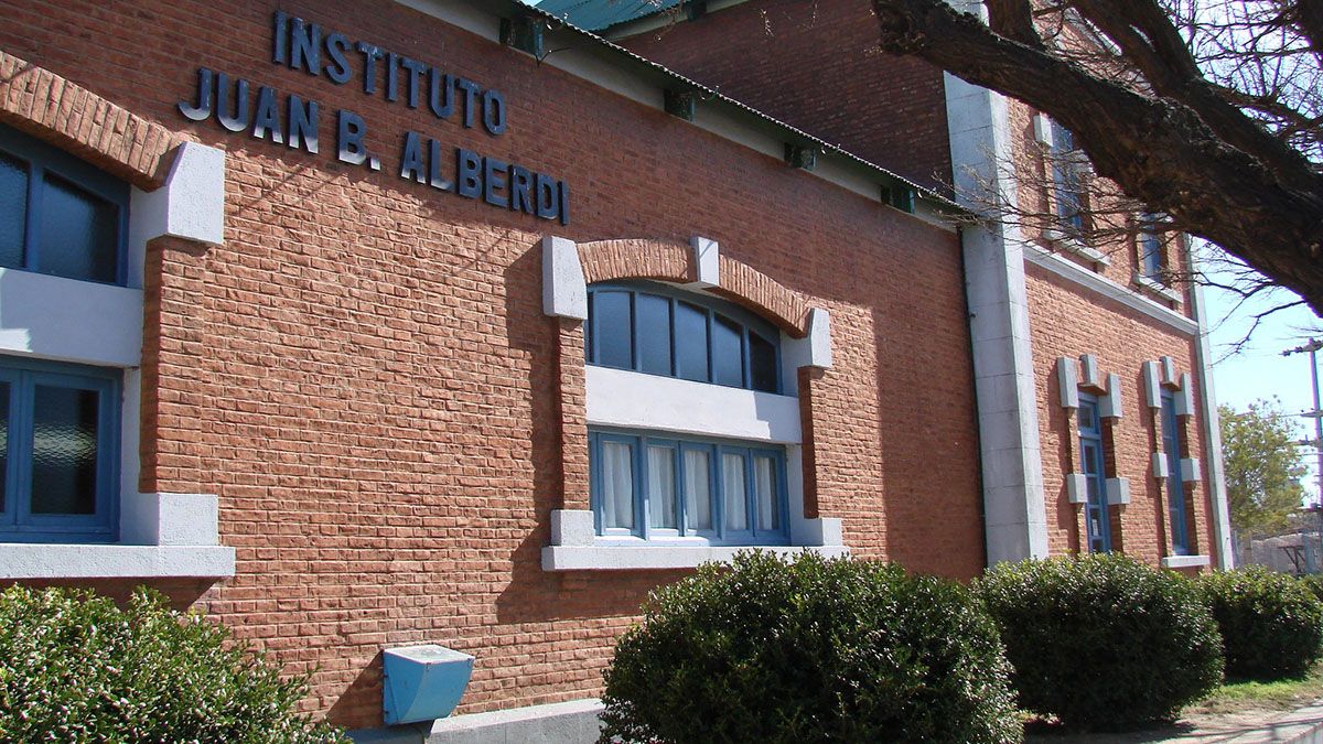 El instituto en el que murió de un infarto un hombre apenas salió de votar.