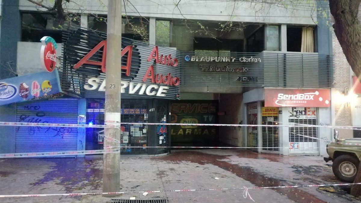 Incendio en calle Colón: evaluarán daños y el tránsito estará complicado en la mañana