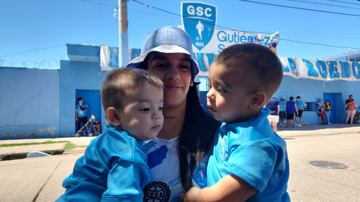 Mujeres y niños no quisieron perderse la fiesta Celeste. Mujeres y niños no quisieron perderse la fiesta Celeste.