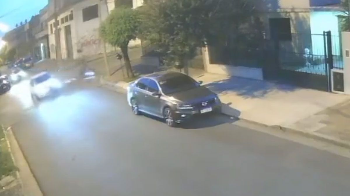 El video del accidente, que terminó con la vida de una chica tras un violento robo, se volvió viral. El video del accidente, que terminó con la vida de una chica tras un violento robo, se volvió viral.