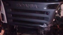 Un camión chocó de frente un auto y un hombre murió