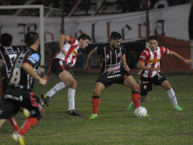 ¡Lluvia de goles! Maipú perdió 5 a 4 ante Rivadavia de Lincoln