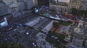 Voto a voto se cuenta en el Senado por el aborto legal
