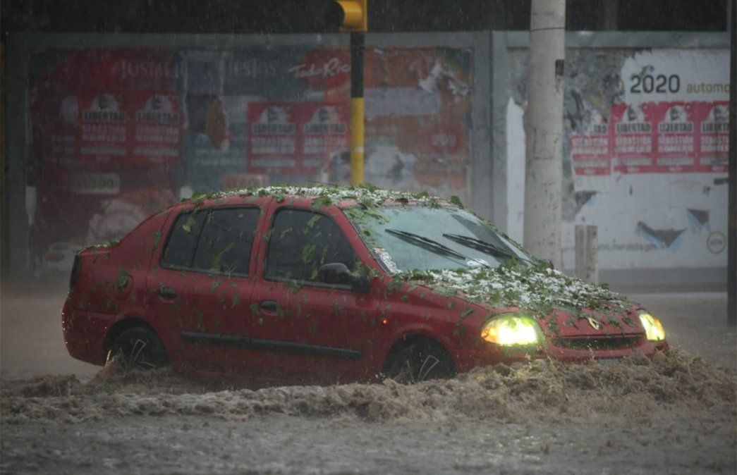 Sigue el alerta por tormentas y recomiendan no salir de casa