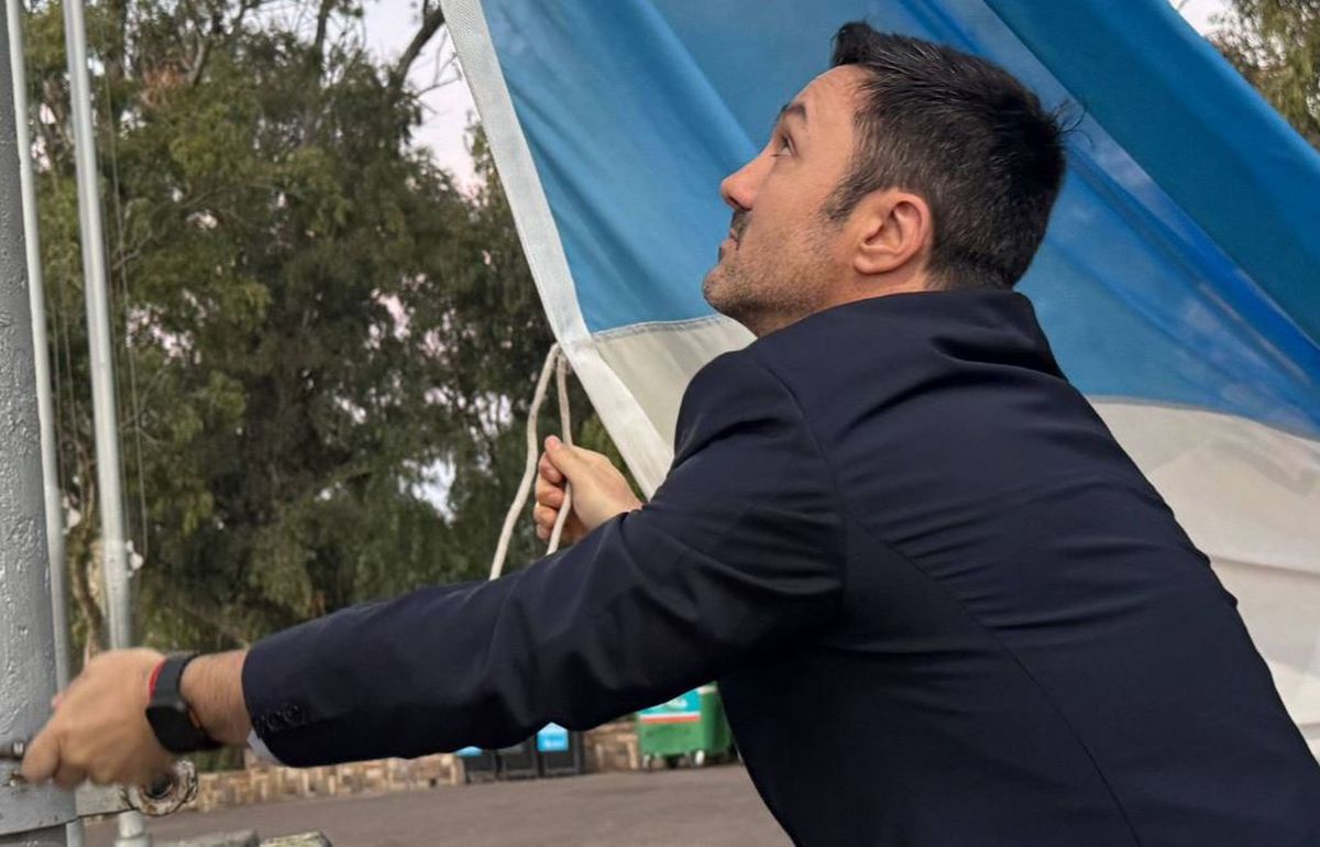 Luis Petri estuvo el fin de semana en Mendoza en un acto sanmartiniano. Por ahora no se lo ve muy enchufado en la campaña.