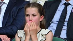 La princesa Charlotte lució sus uñas con un color rosa chicle: ¿Es saludable que una niña se pinte las uñas?