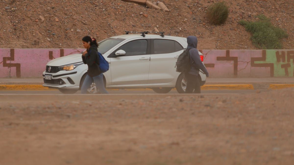El viento que sopló fuertemente en la provincia no fue viento Zonda, sino sur. El viento que sopló fuertemente en la provincia no fue viento Zonda, sino sur.