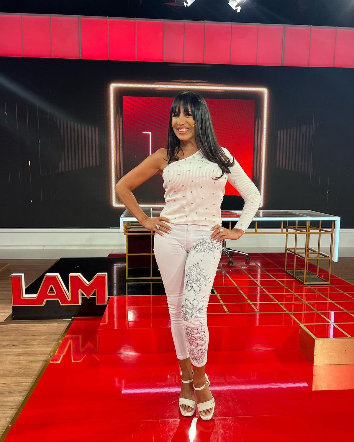 Marixa Balli salió en pantaloncitos blancos fajados y dinamitó LAM.