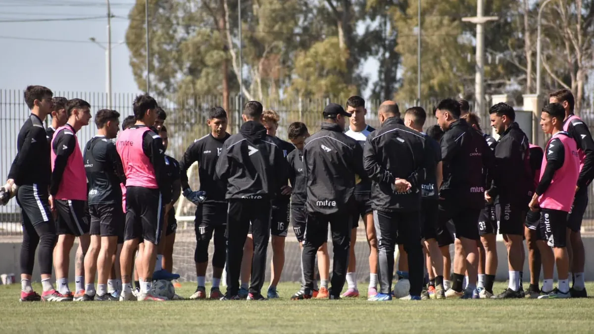 Gimnasia y Esgrima se prepara para jugar un partido importante ante Nueva Chicago en el Vìctor  Legrotaglie.