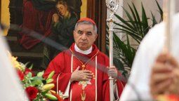 El cardenal Angelo Becciu era investigado por un escándalo de inversiones inmobiliarias en Londres