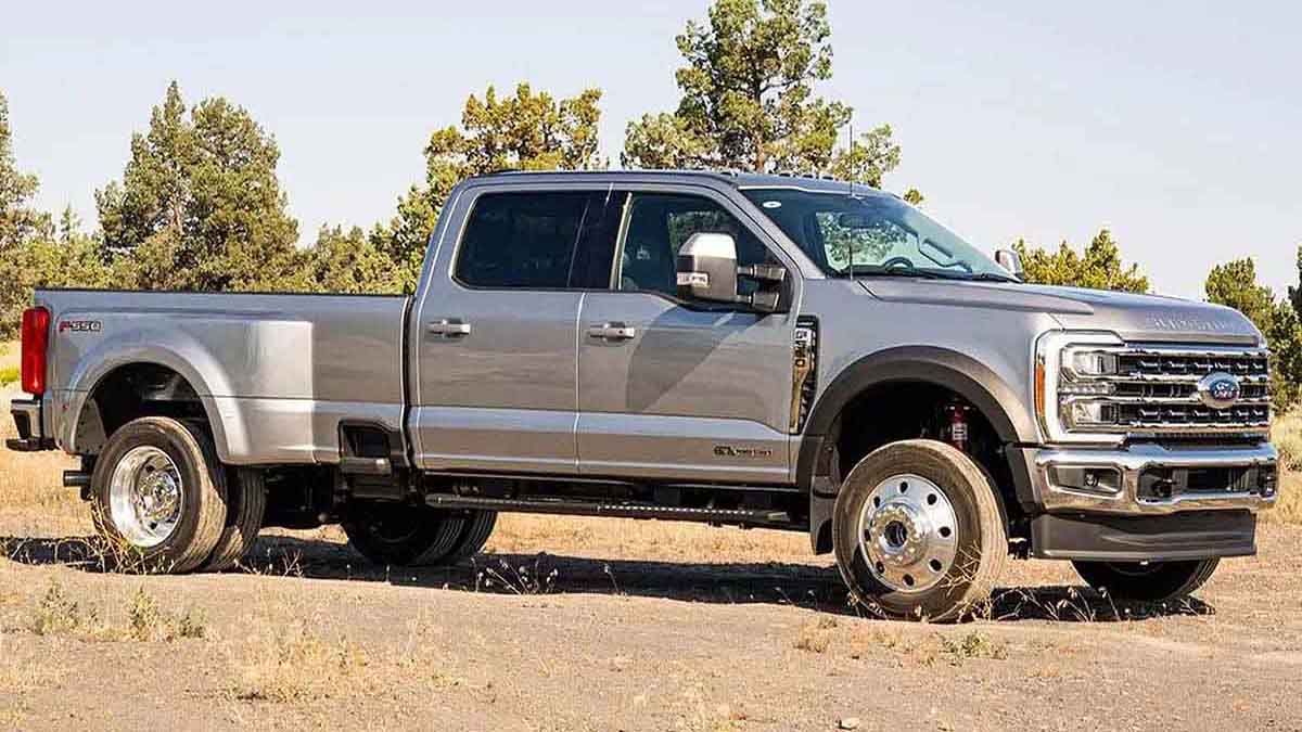 Ford F-550, la súper pick up que carga más de 5 toneladas y tiene motor de camión
