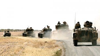 Las fuerzas turcas y sirias aislaron al califato islámico